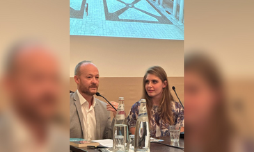 Monica Boggioni e Valerio Esposti relatori a una presentazione di Ogni sfida è vita 