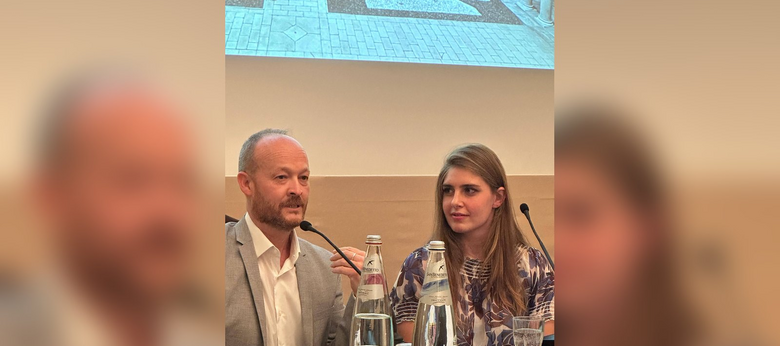 Monica Boggioni e Valerio Esposti relatori a una presentazione di Ogni sfida è vita 