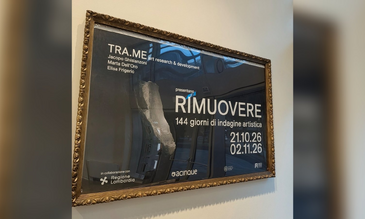 Il pannello della mostra «Rimuovere» allo Spazio IsolaSET 