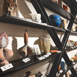 Alcune opere della collezione «Primedicopertina» esposte da Art La Rosa 