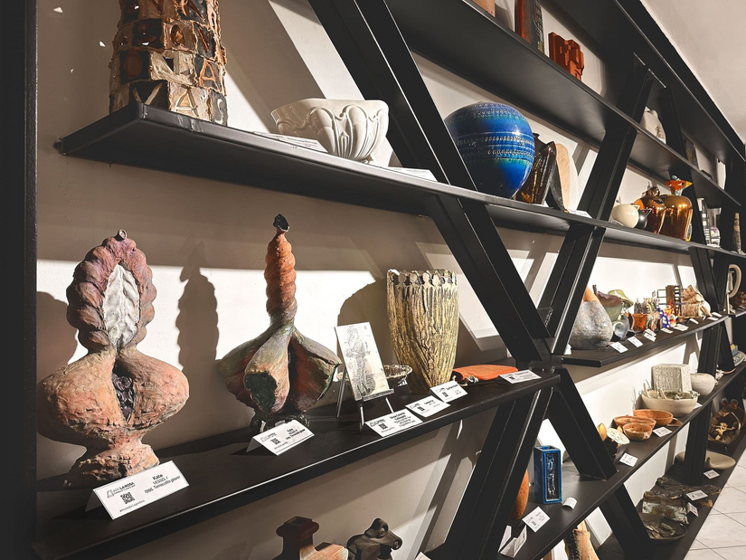 Alcune opere della collezione «Primedicopertina» esposte da Art La Rosa 