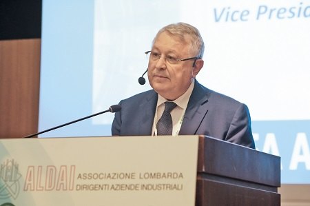 Il Vice Presidente Mino Schianchi durante il suo discorso 