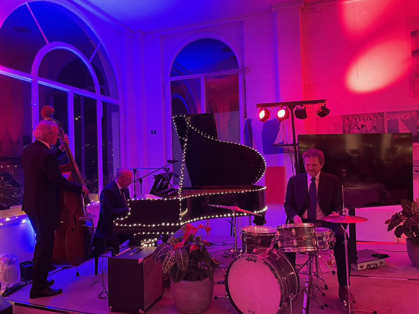 Como cena Natale 2025 musica 