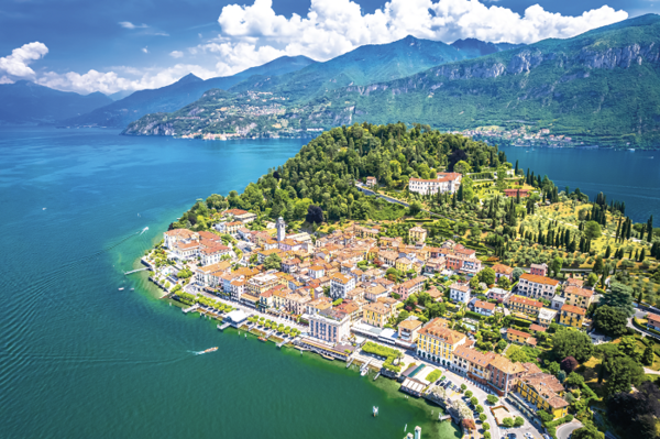 Veduta aerea di Bellagio, sul Lago di Como. © inLombardia