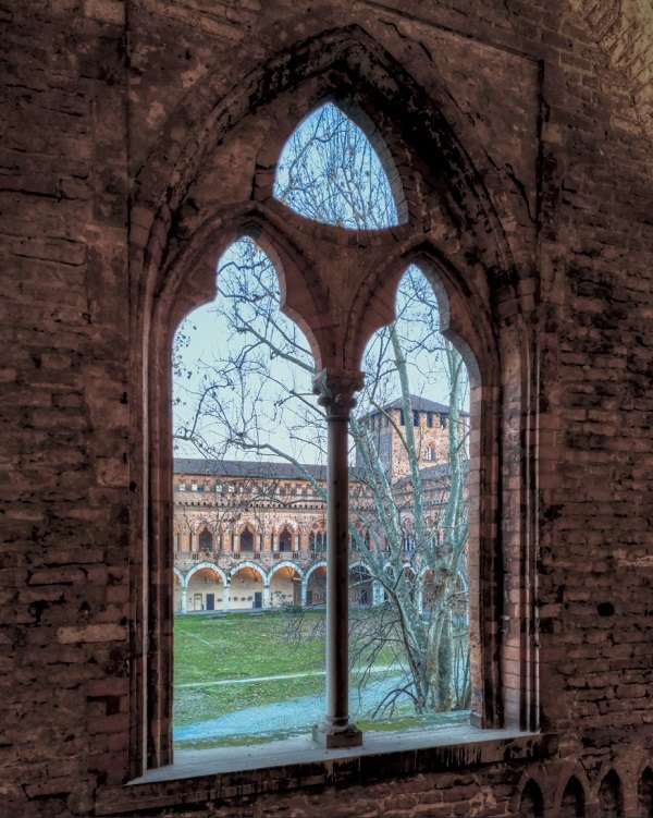 Pavia, Musei Civici, veduta dal loggiato ovest sulla corte interna © Francesco Bianco 