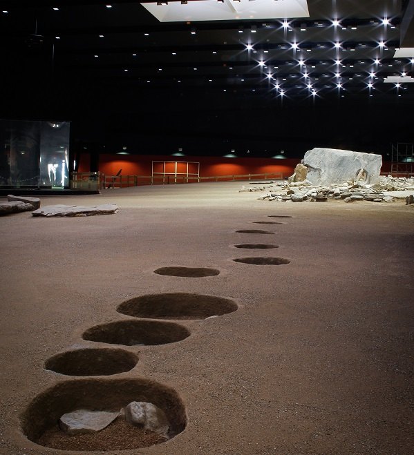 Buchi di palo e Dolmen - © Pietro Fioravanti 