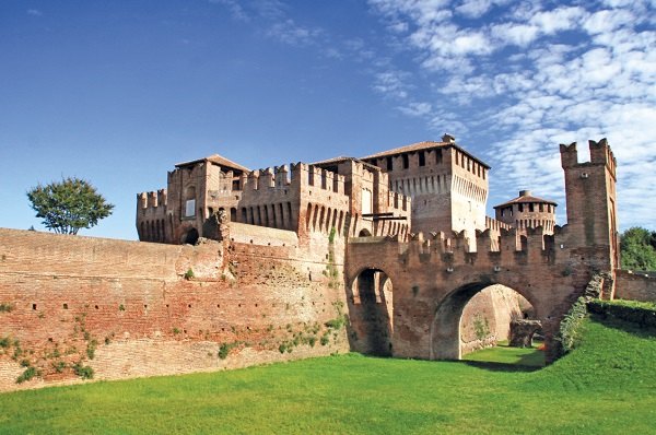 Rocca di Soncino, in provincia di Cremona. - @inLombardia 