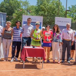 La premiazione con le autorità, le atlete, gli organizzatori e gli sponsor 