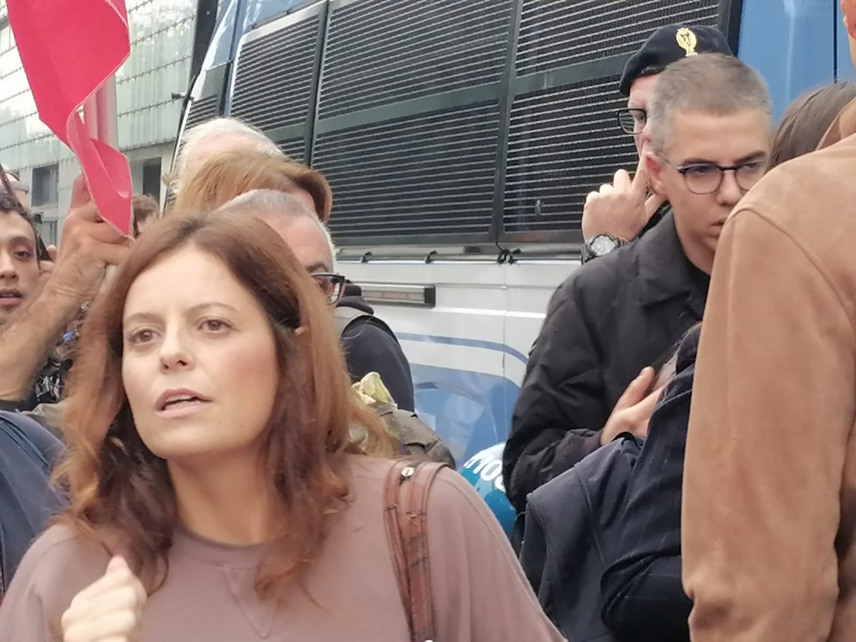 Ilaria Salis al Lambretta, De Corato attacca la scelta dell’europarlamentare 