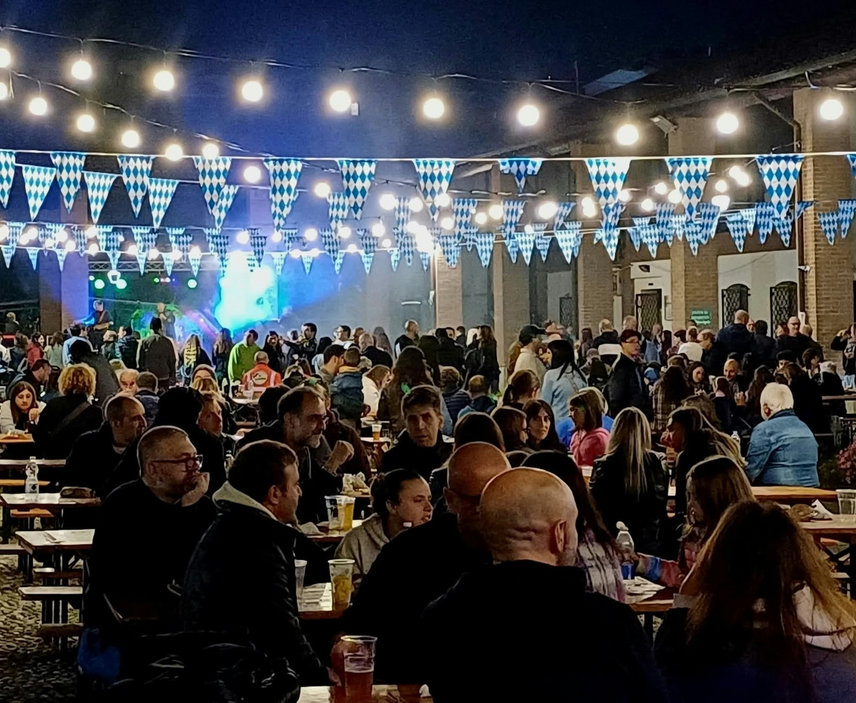Il pubblico alla Festa della birra di Assago 