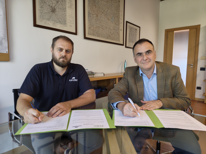 La firma del Patto tra Cem Ambiente e Plastic Free 