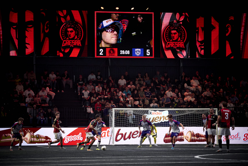 Una fase di gioco alla Kings League Arena di Cologno Monzese 