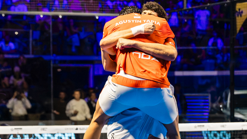 L'abbraccio tra Arturo Coello e Agustin Tapia dopo la finale di Milano 