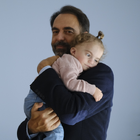 Neri Marcorè, testimonial della campagna «Una storia di mani» della Lega del Filo d'Oro 