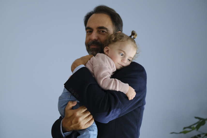 Neri Marcorè, testimonial della campagna «Una storia di mani» della Lega del Filo d'Oro 