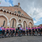 I partecipanti alla maratona ciclistica solidale «Da Santo a Santo» 