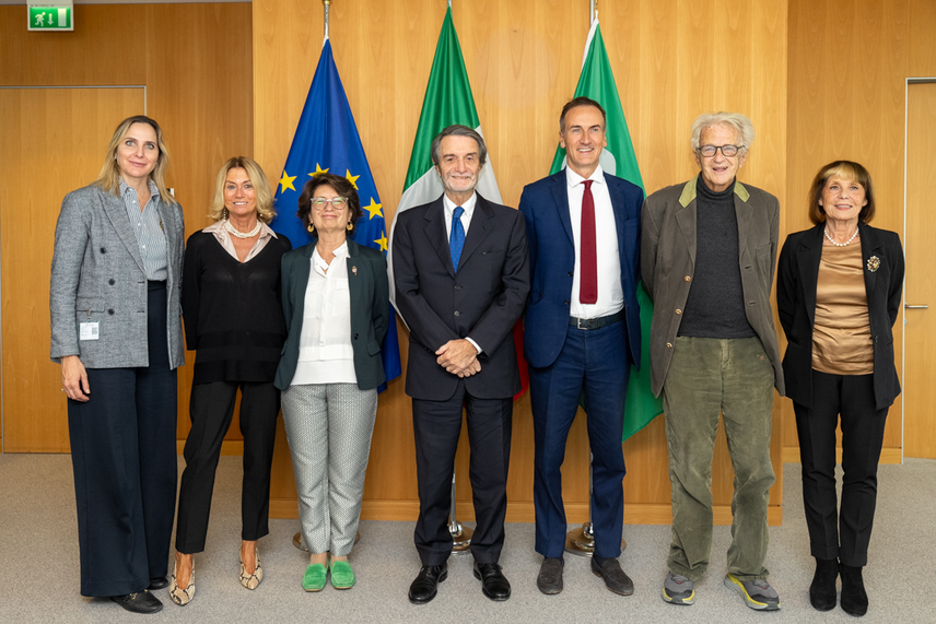 Fontana e Fermi a Palazzo Lombardia con alcuni componenti della giuria del premio 